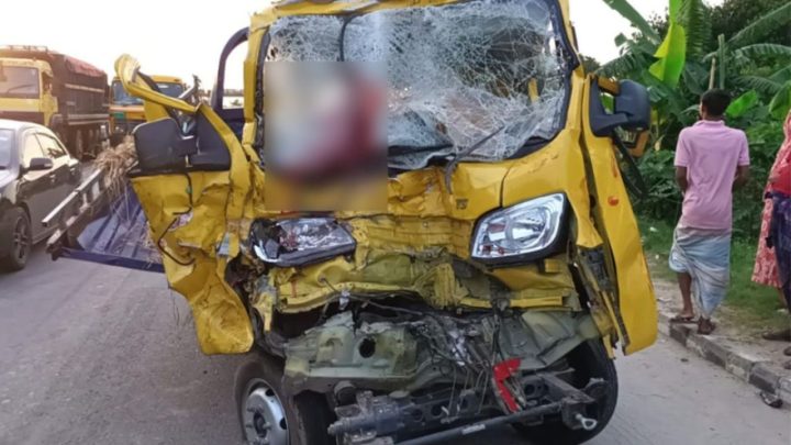 গাজীপুরে ট্রাকের ধাক্কায় অটোরিকশার ৩ যাত্রী নিহত