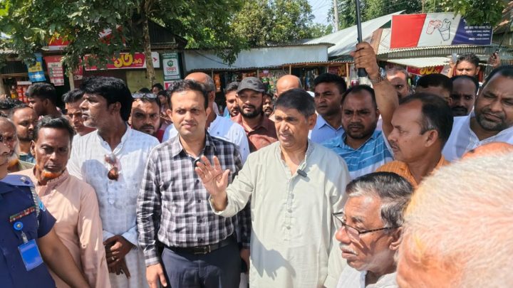 বন কর্মকর্তার ওপর খেপলেন মন্ত্রী, বদলির নির্দেশ